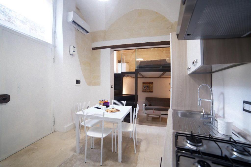 Suite Del Teatro Romano Lecce Exterior foto