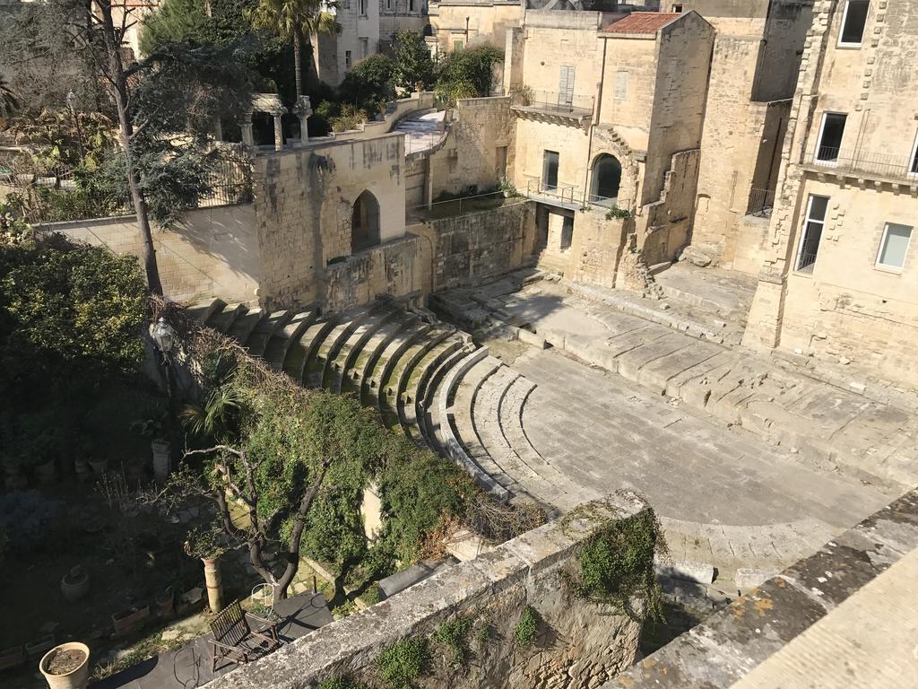 Suite Del Teatro Romano Lecce Exterior foto